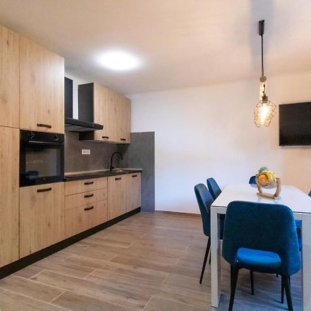 Lily Split Center Apartment Luaran gambar