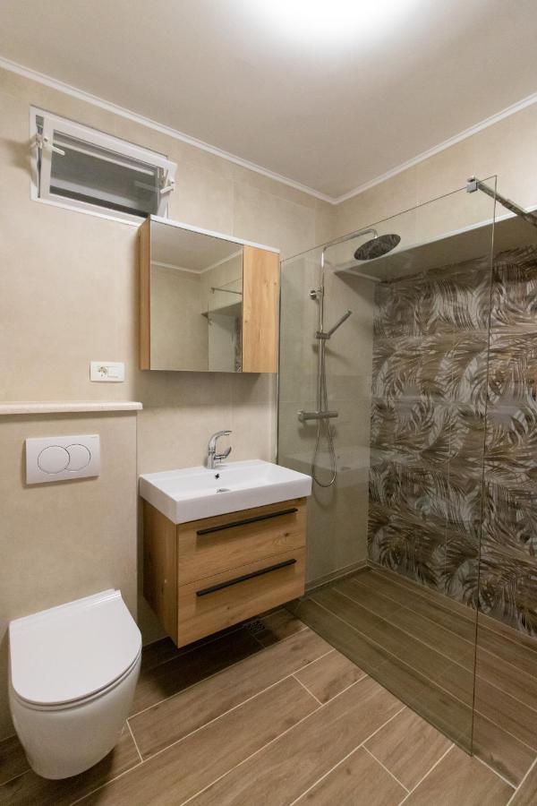 Lily Split Center Apartment Luaran gambar