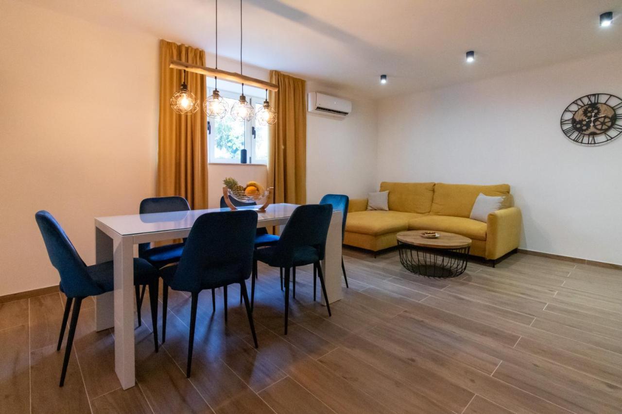 Lily Split Center Apartment Luaran gambar