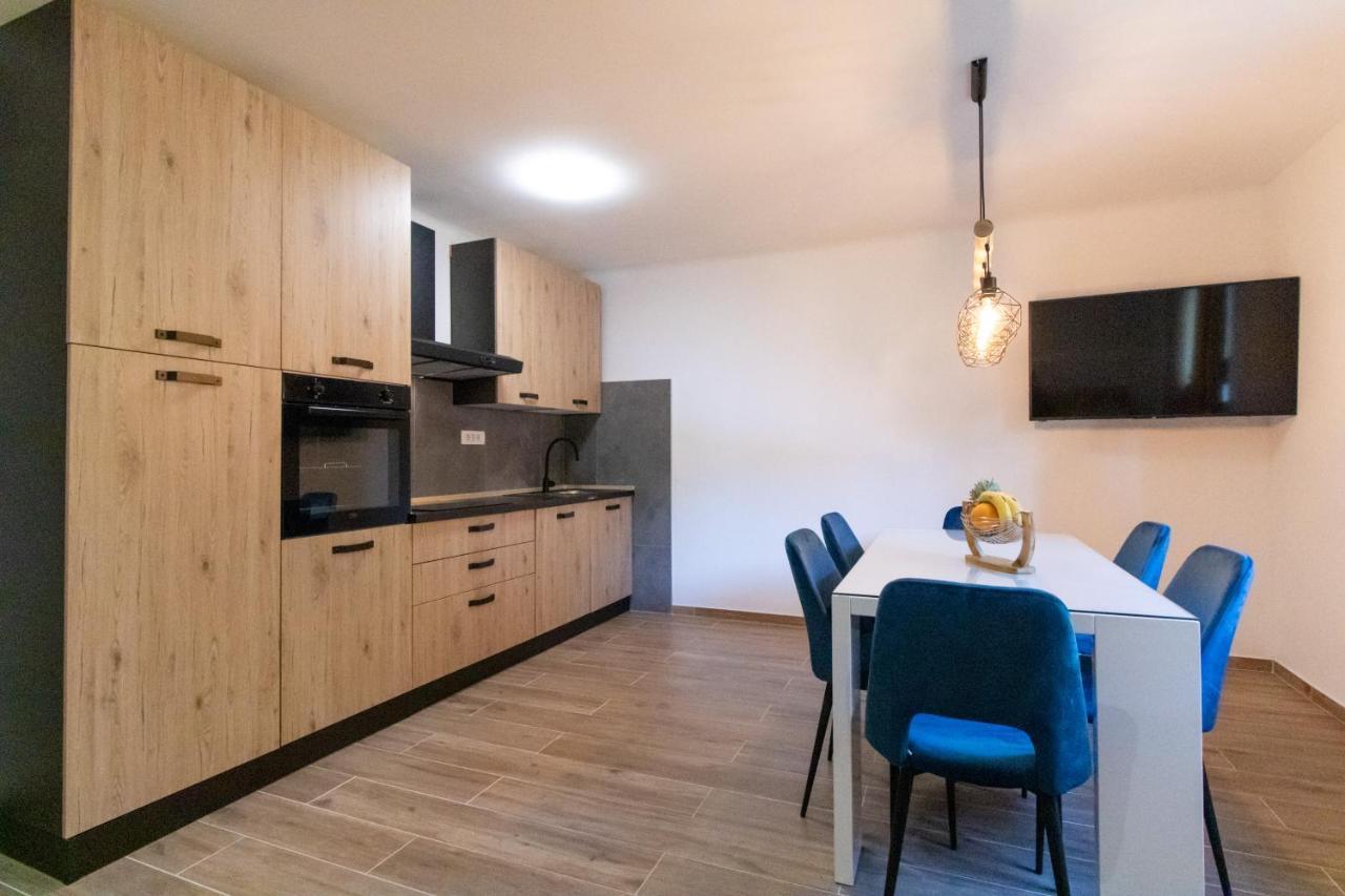 Lily Split Center Apartment Luaran gambar